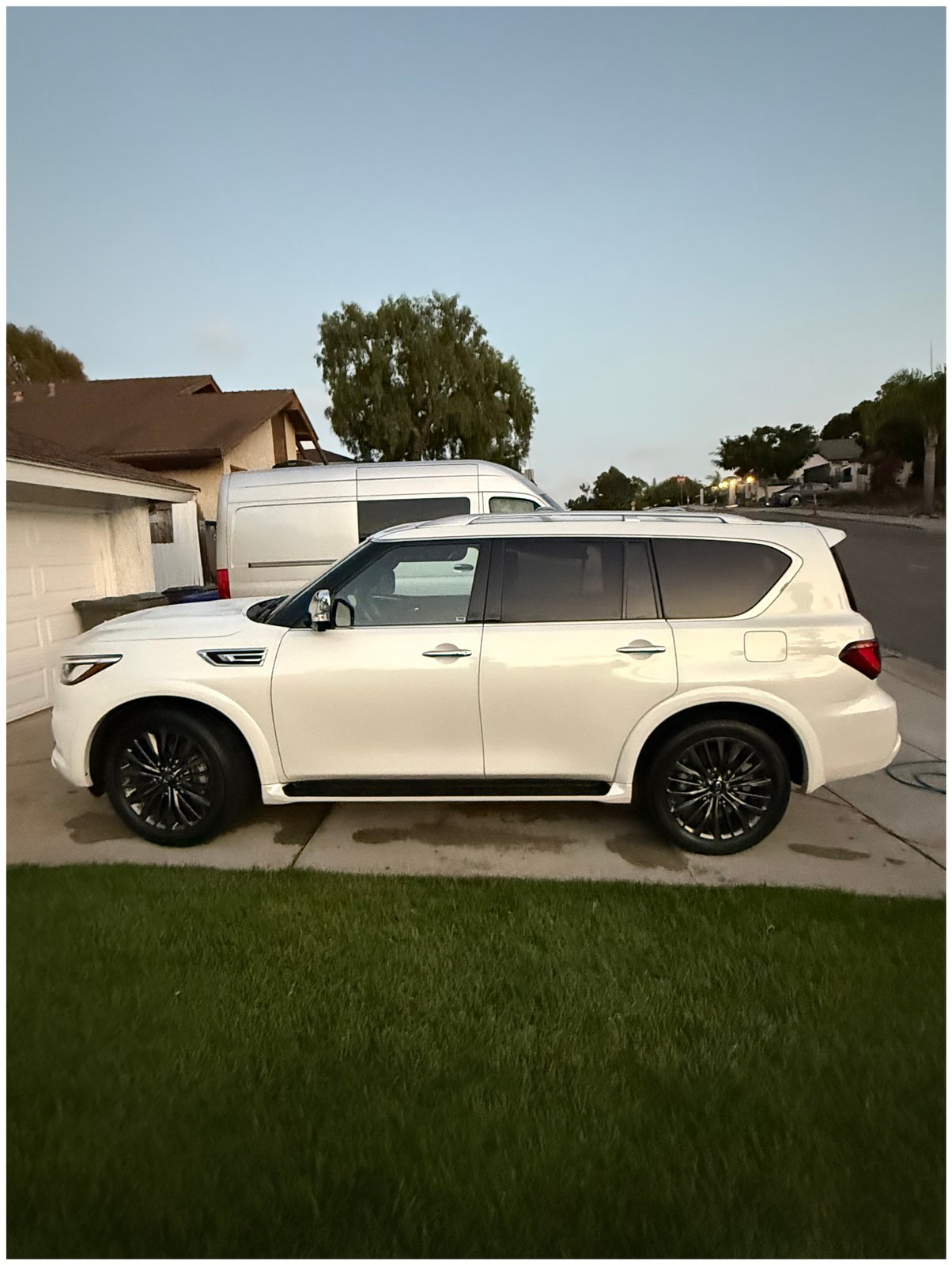 Detailed white Infiniti QX80, mobile detailing