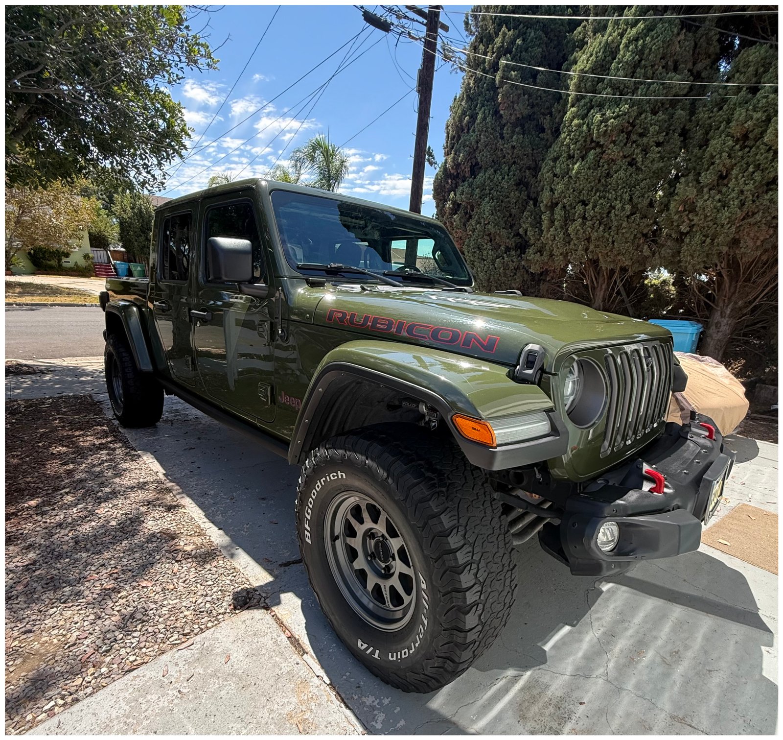 Detailed green Jeep Gladiator Rubicon, mobile detailing